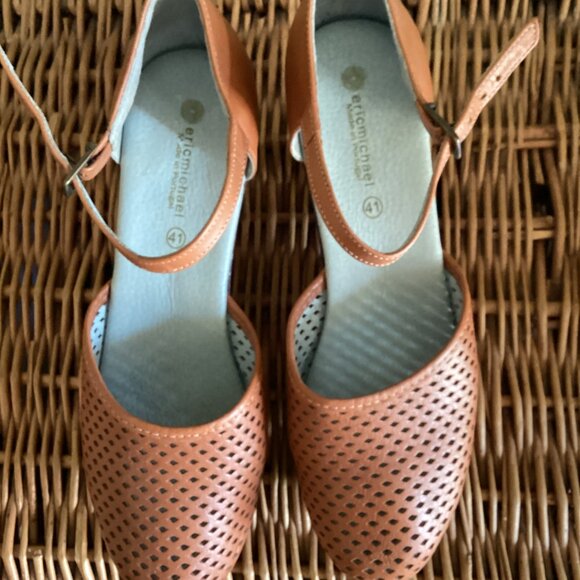 Eric Michael Sadie Mary Jane Block Heel Perforated Leather Clogs - Picture 4 of 6